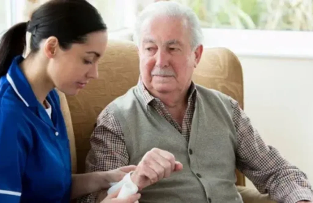Essential Guide to Wound Care at Home for Seniors (2)